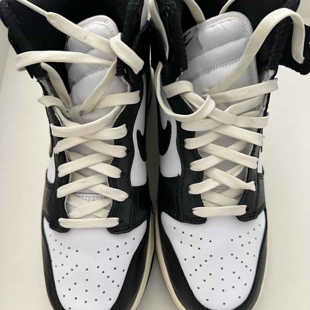Women’s Dunks Nike High Top - Picture 5 of 6